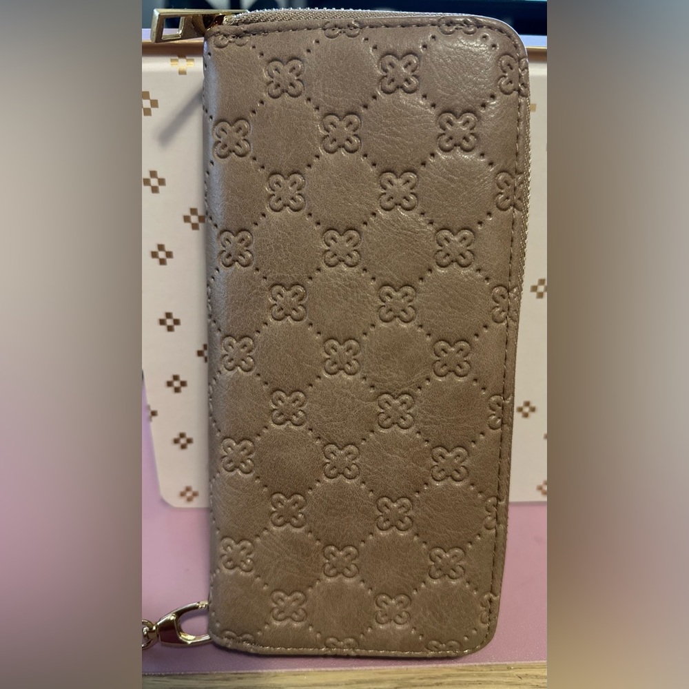 Bee Tan Wallet -BNWOT